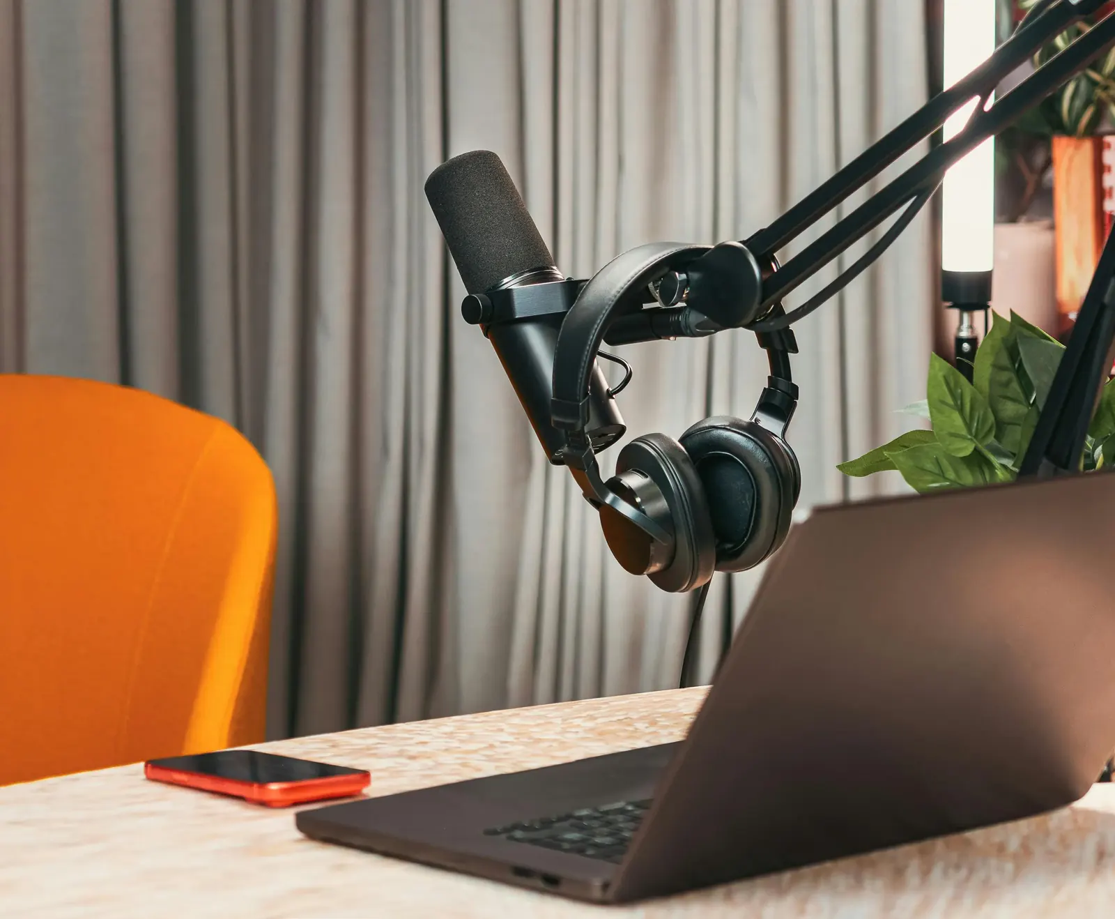 New Income Models: AI + Personal Brand + Automation for a Recession-Proof Side Income